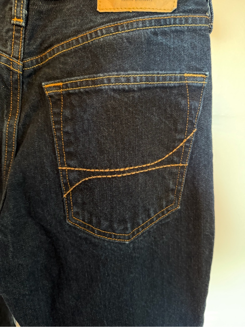 Hollister Men’s Straight Jeans (W32xL30) - Picture 6 of 8